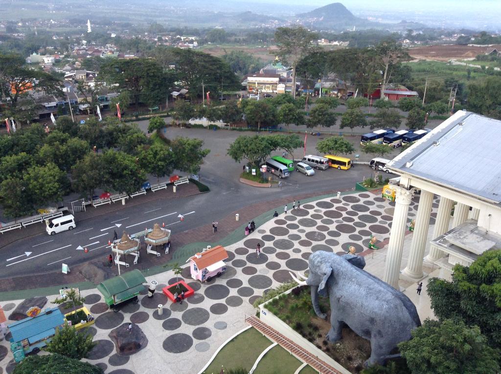 Pohon Inn Hotel Malang Exterior photo